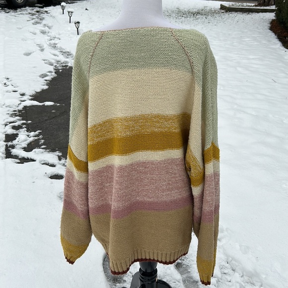 Color Block Sweater - Picture 2 of 3
